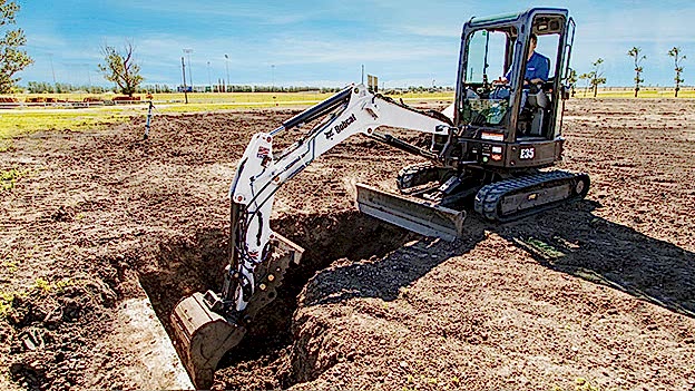 Kepçe ile hafriyat çalışması