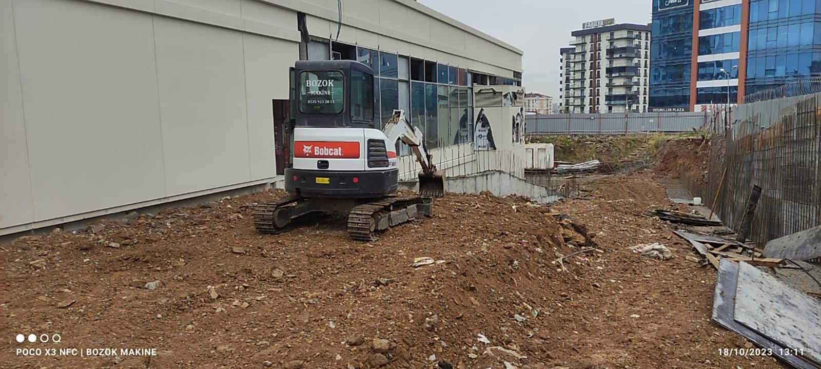 Kepçe ile hafriyat operasyonu