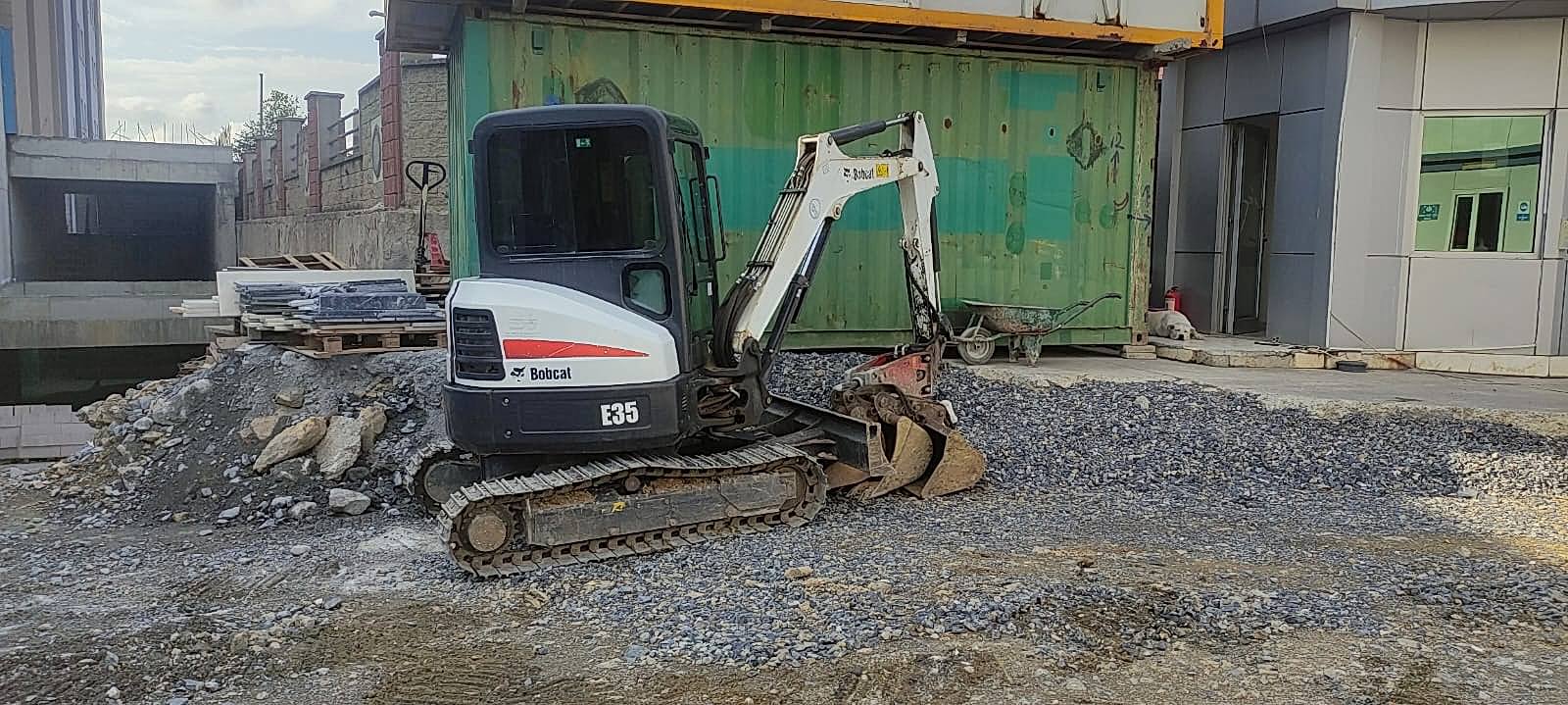 Pendik kiralık iş makinası